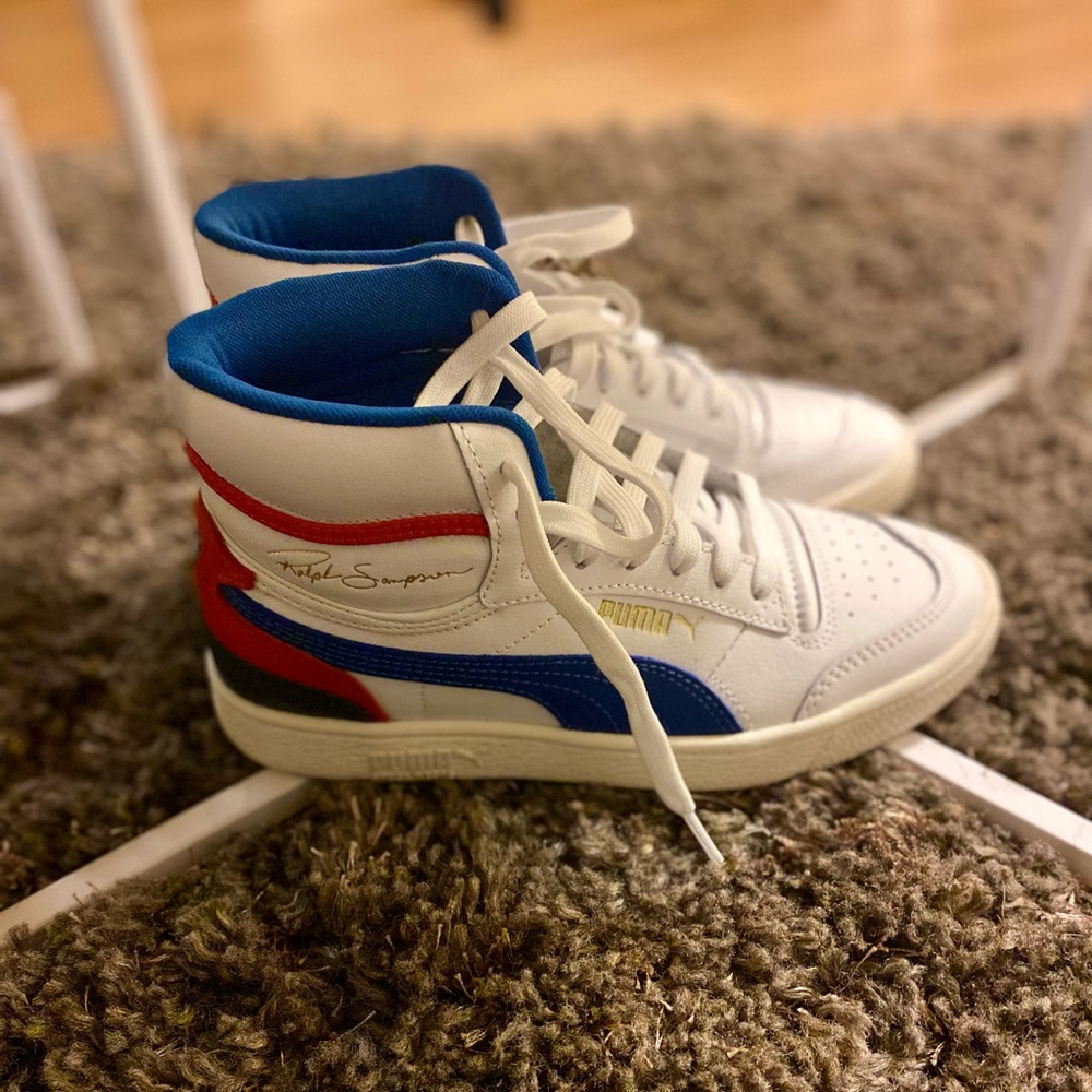 These signature Ralph Sampson puma’s is in excellent condition.
